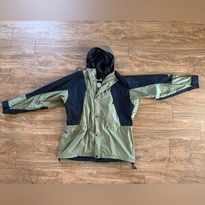 Men’s North Face Gore-Tex Jacket size XL
